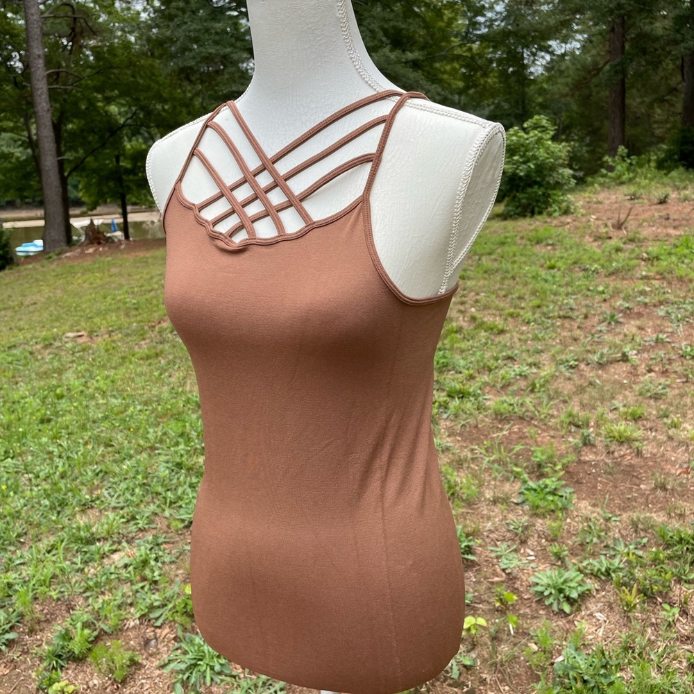NWT Criss Cross Stretchy Tank In Mocha